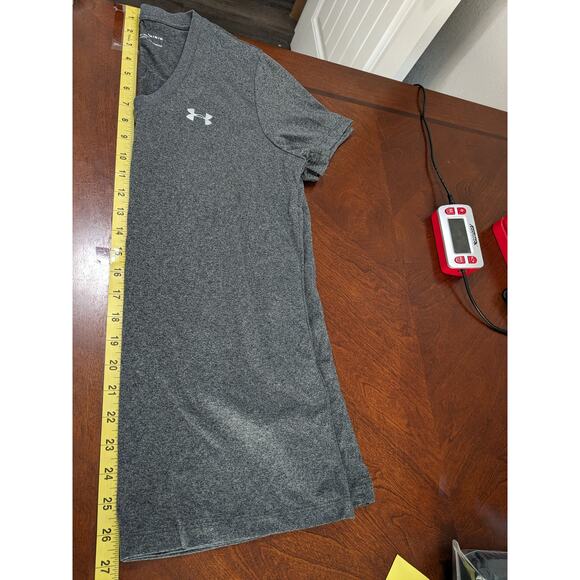 Under Armour Heatgear Loose Tshirt M Gray VNeck Shirt Short‎ Sleeves Staple Gym - Picture 7 of 10
